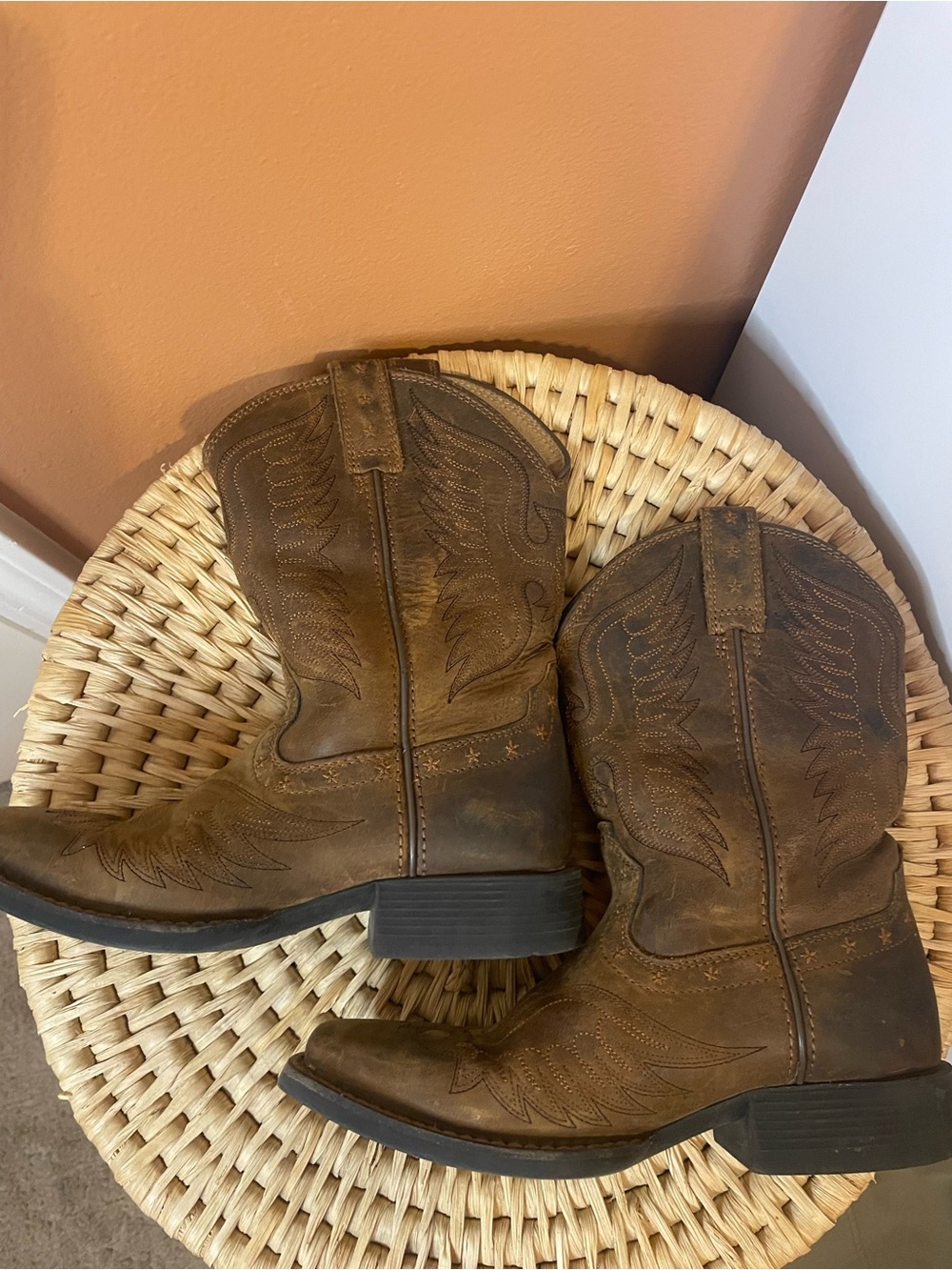 Ariat Boy’s Honor Western Boots Square Toe in Dark Brown Size 1 Barely Worn - Picture 9 of 11